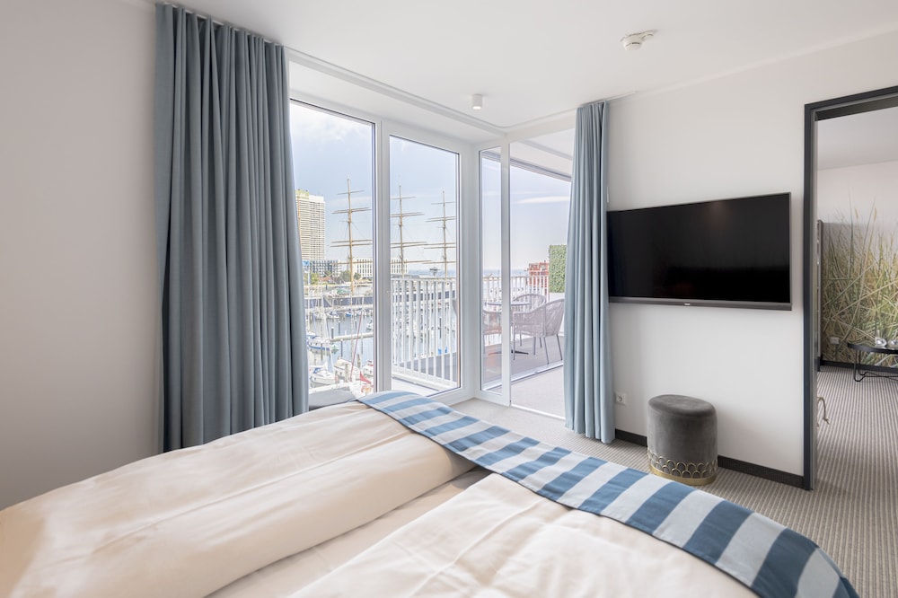 Panoramic Studio Suite, 1 Queen Bed with Sofa bed, Non Smoking, Sauna
