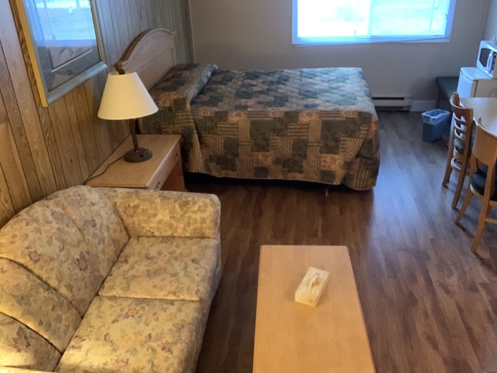 Comfort Single Room, 1 Queen Bed, Non Smoking, Mountain View photo 3