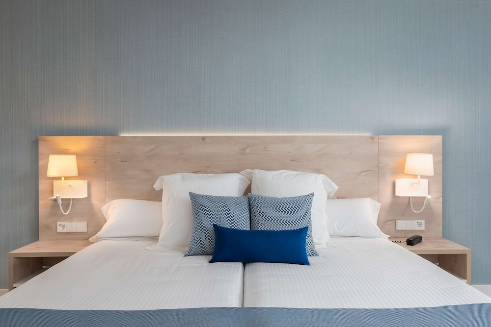 Double Room (1 Adult)