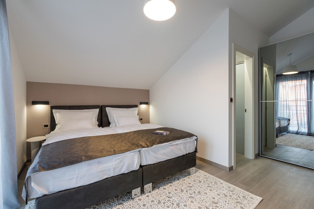 Superior Double or Twin Room photo 3