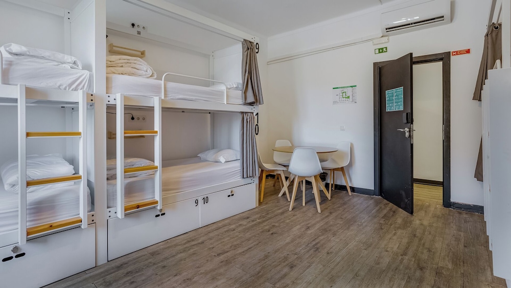 10 Beds in Mixed Dormitory