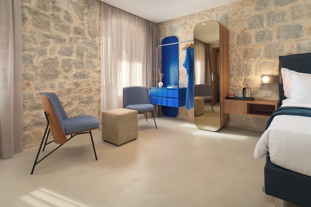 Deluxe Double Room - Photo 9