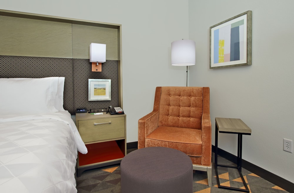 Suite, 1 Bedroom - Photo 3