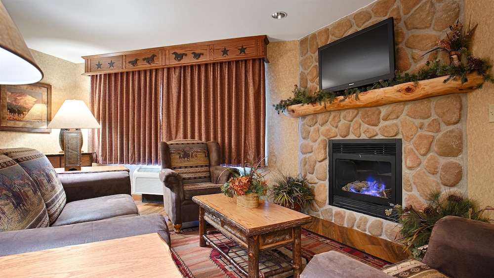 Suite, 1 King Bed, Non Smoking, Fireplace (with Sofabed) - Photo 4