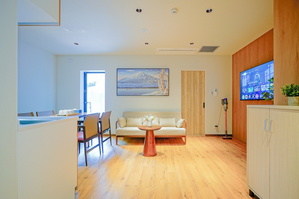 Deluxe Suite, 2 Bedrooms, Private Bathroom, City View