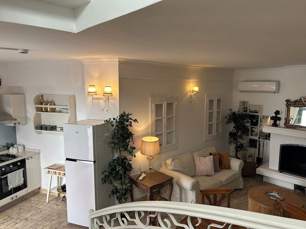 House, 3 Bedrooms, Terrace, Sea View