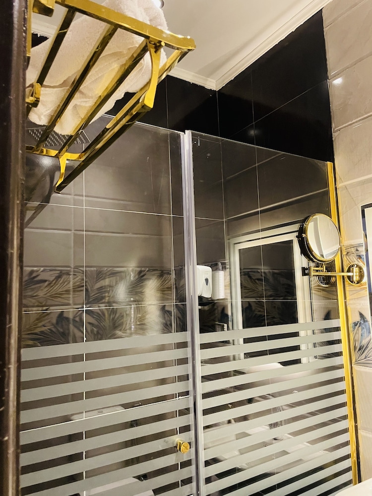 Deluxe Triple Room, 2 Bedrooms, City View