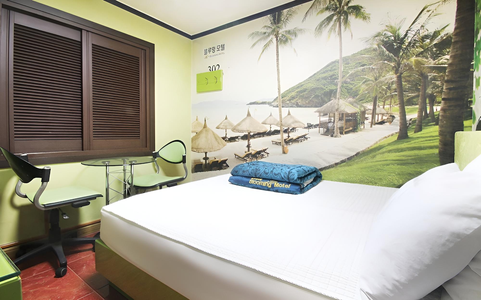 Room (Standard Room) - Photo 6