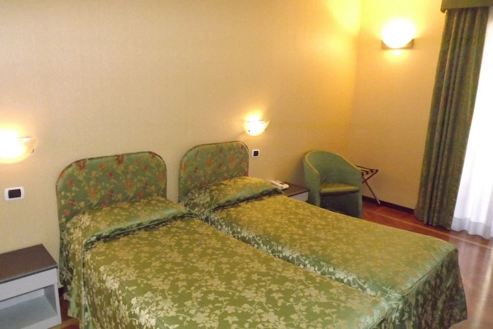 Standard Double Or Twin Room, Non Smoking, Balcony photo 1