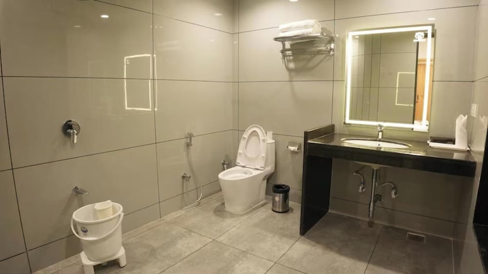 Round Cottage with Bathtub photo 1