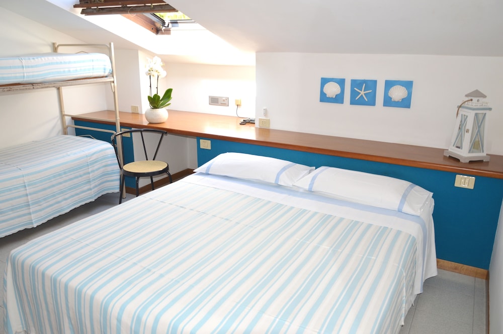 Family Quadruple Room photo 2
