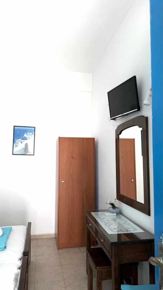 Basic Double or Twin Room - Photo 2