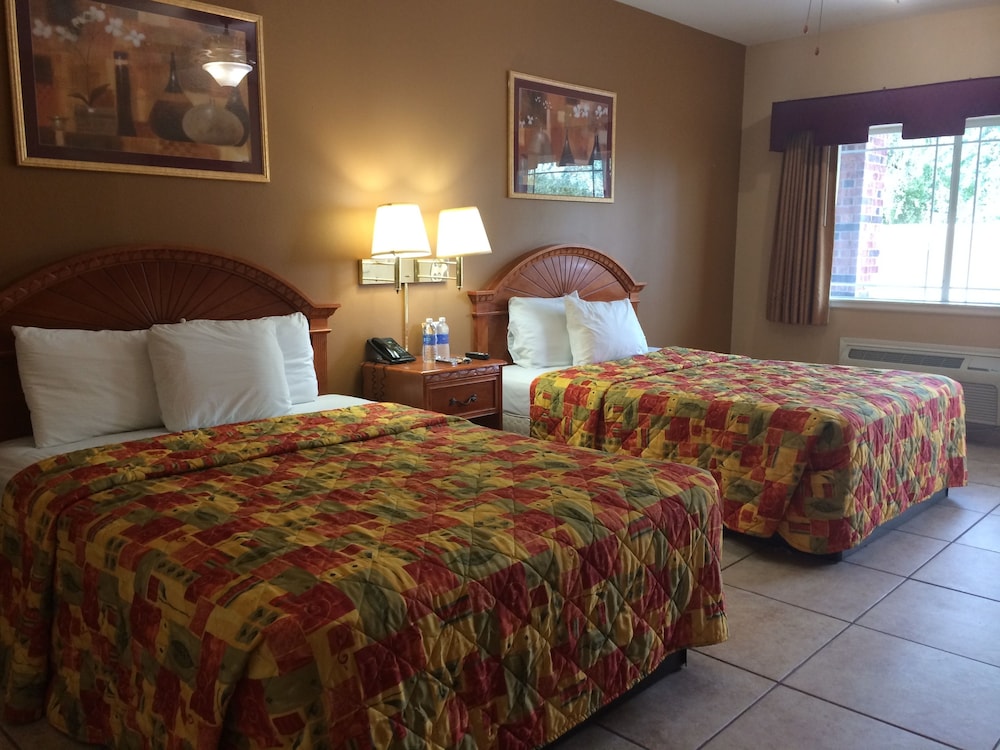 Standard Room, 2 Queen Beds - Photo 3