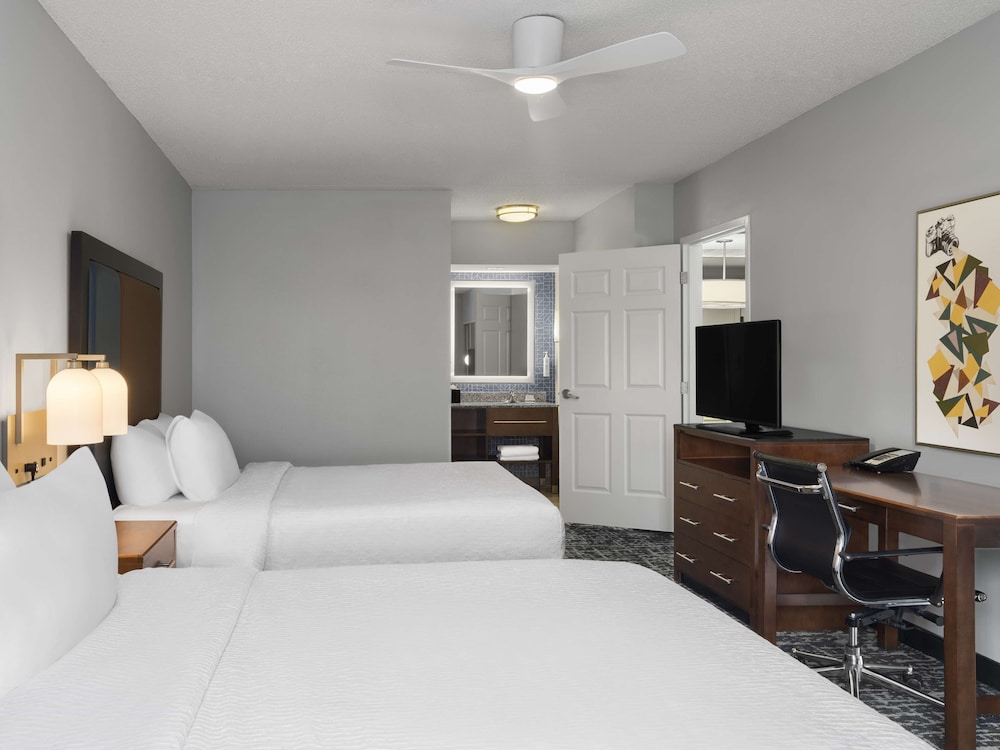 Suite, 2 Queen Beds, Non Smoking - Photo 3