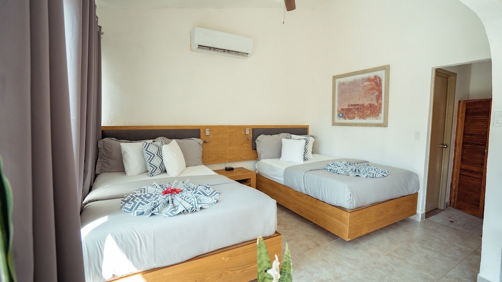 Premium Room, 2 Double Beds - Photo 5