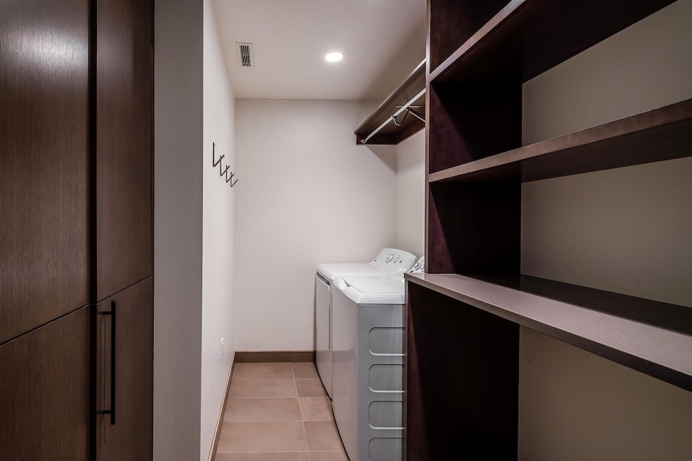 Condo, 2 Bedrooms photo 3
