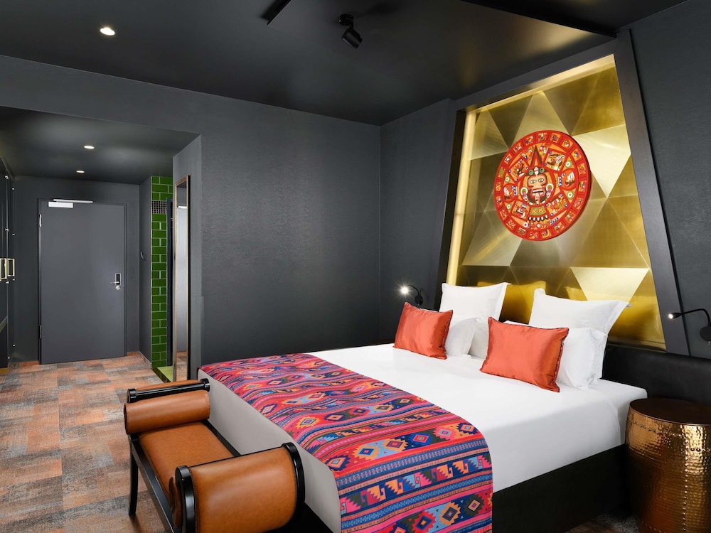 Deluxe Room, 1 King Bed, Sauna - Photo 3