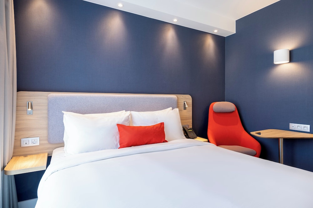 Standard Room, Multiple Beds - Photo 5