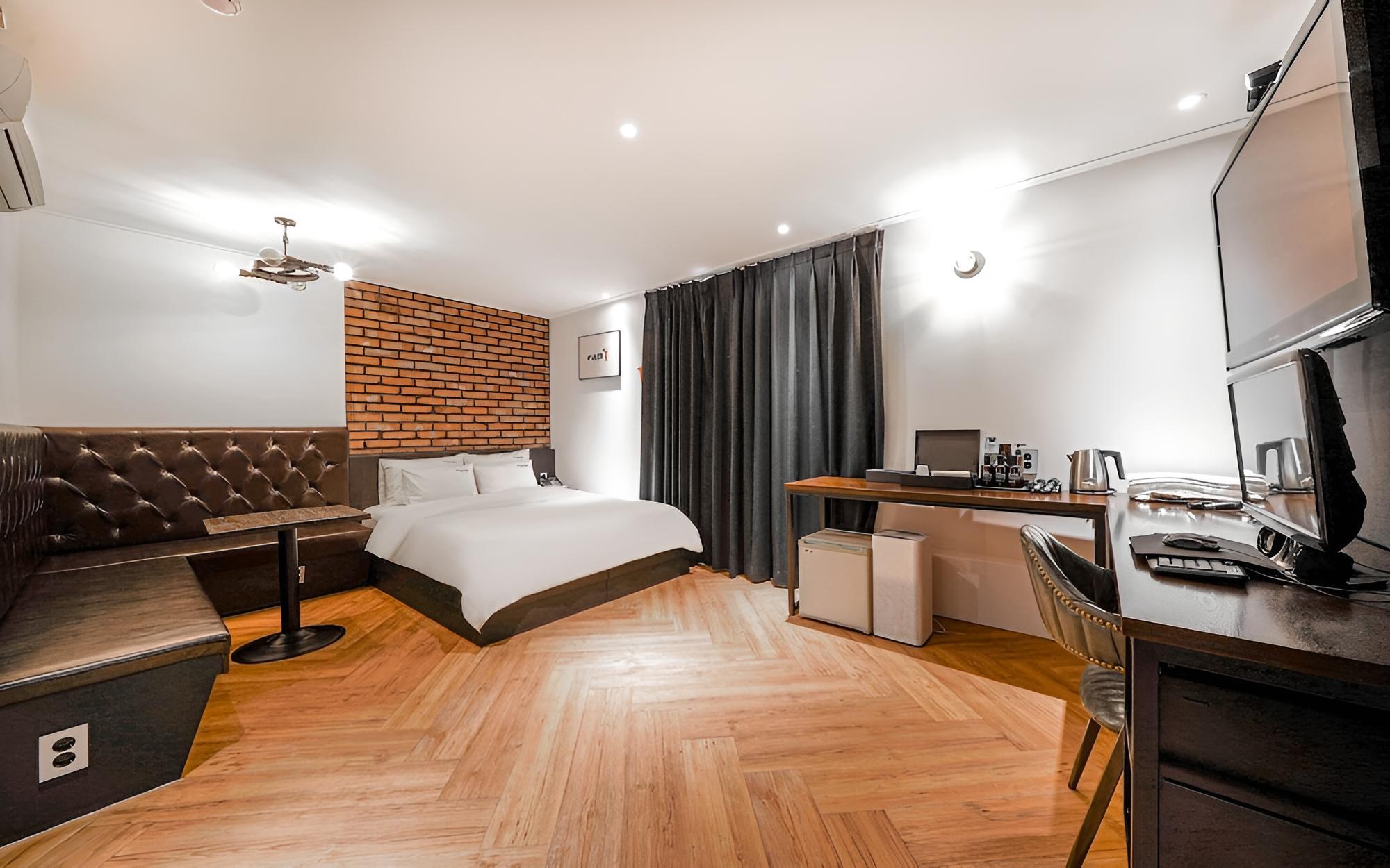 Room (Premium (whirlpool bathtub))