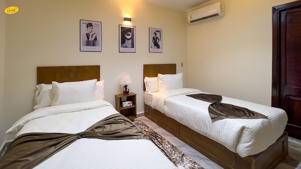 Basic Double Room, 2 Twin Beds photo 3