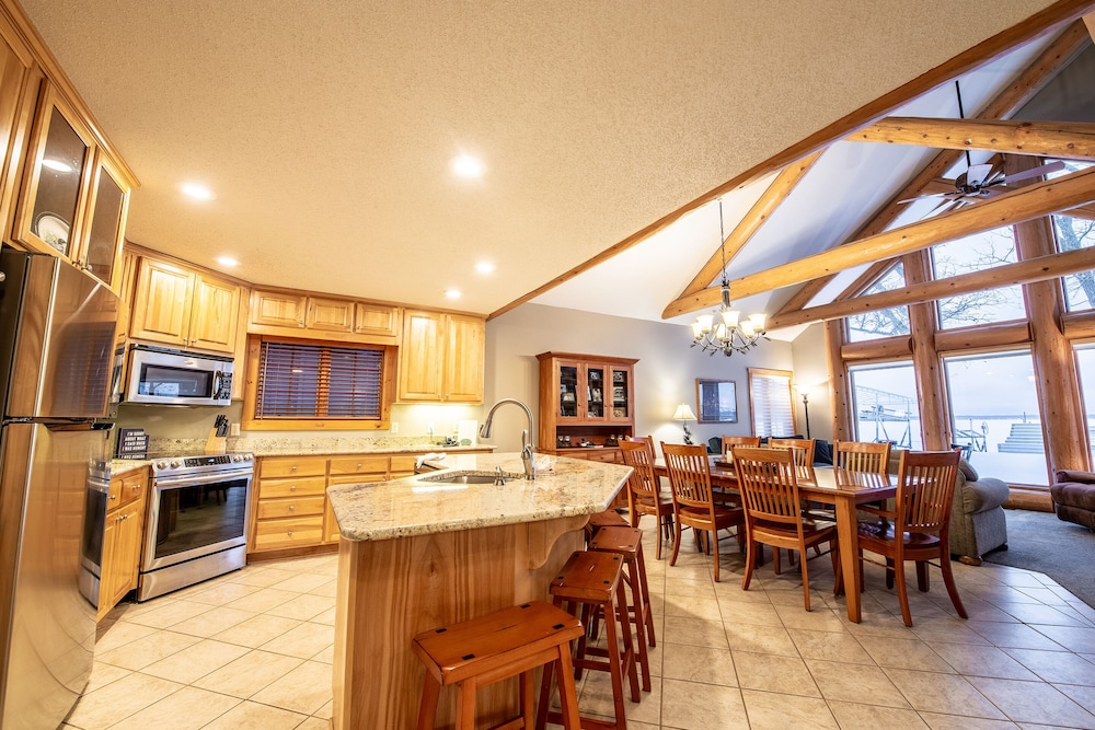 Deluxe Room, Multiple Beds, Lake View