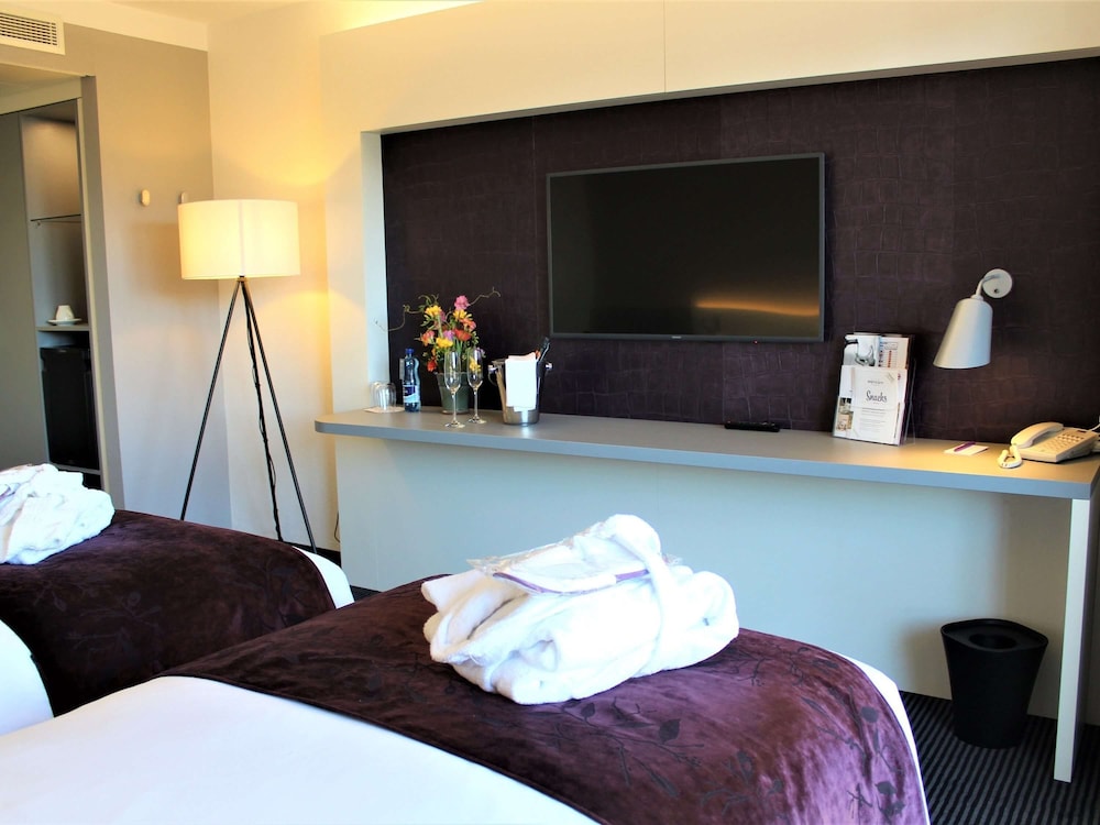 Classic Room, 2 Twin Beds, Bathtub - Photo 2