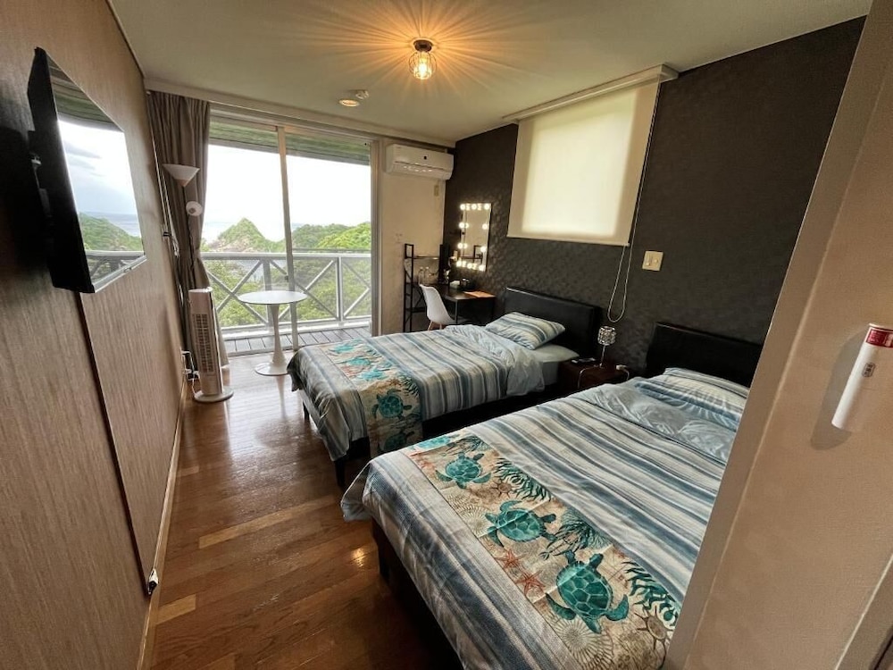 Basic Twin Room, Balcony, Mountain View photo 1