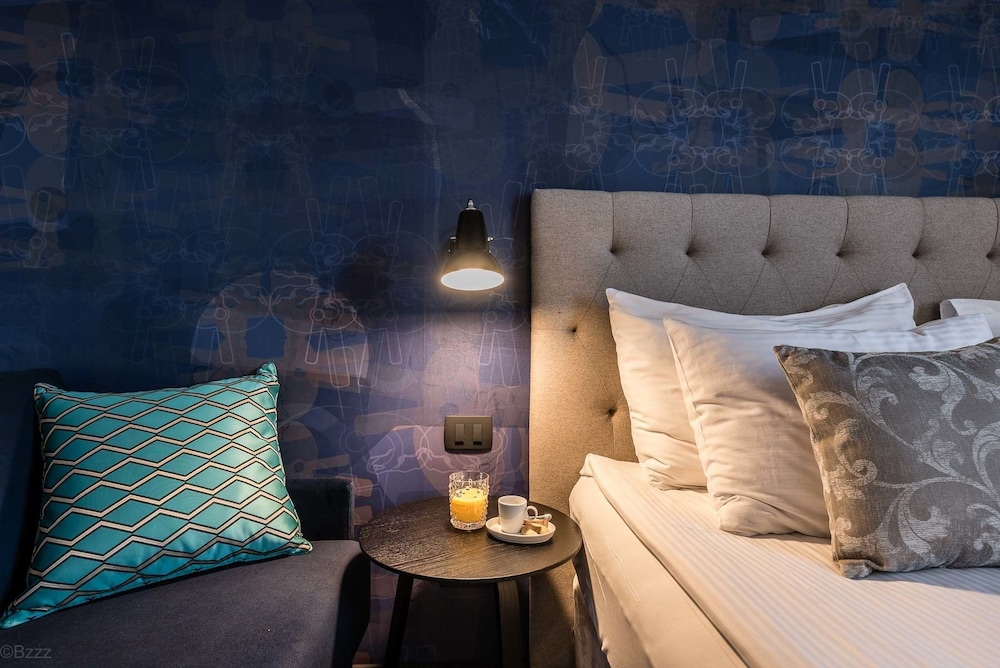 Comfort Double Room, 1 Queen Bed with Sofa bed - Photo 4