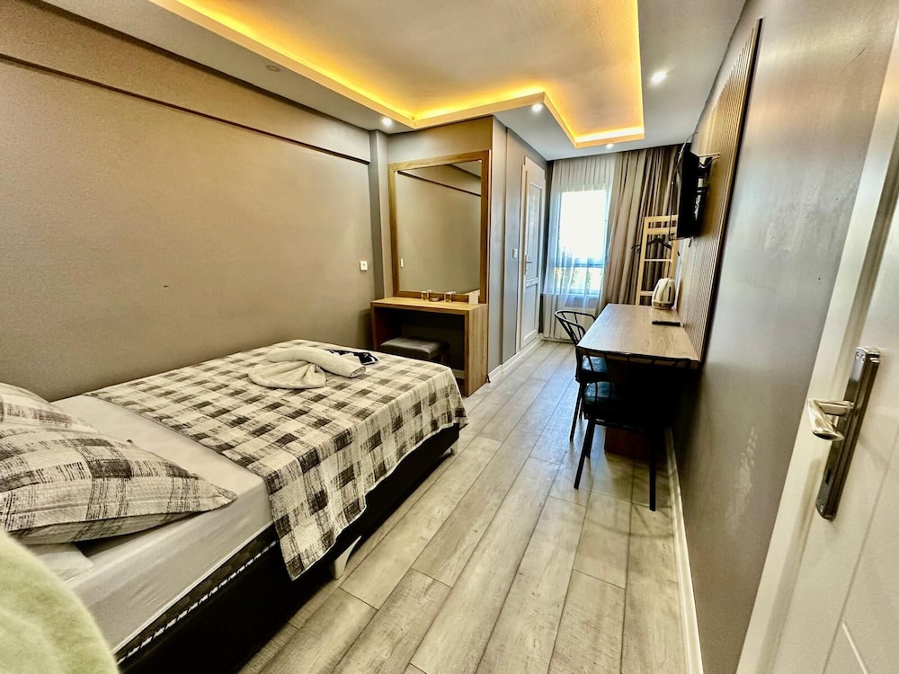 Studio Suite, City View