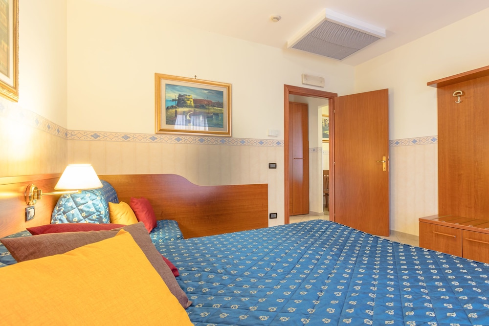 Suite - Photo 2