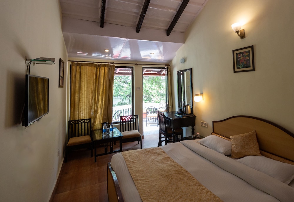 Deluxe Lake Facing  Room - Photo 9
