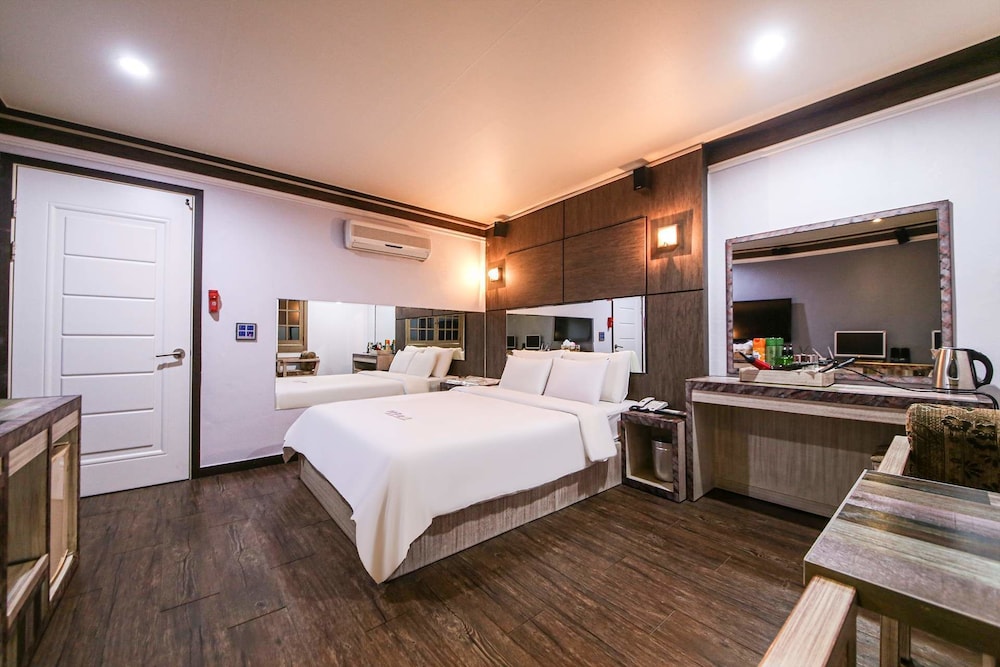 Standard Double Room - Photo 7