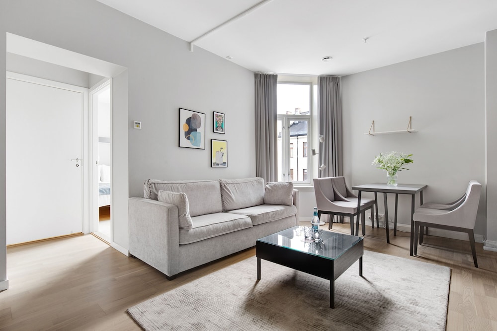 1 Bedroom Apartment with Sofa Bed - Photo 1