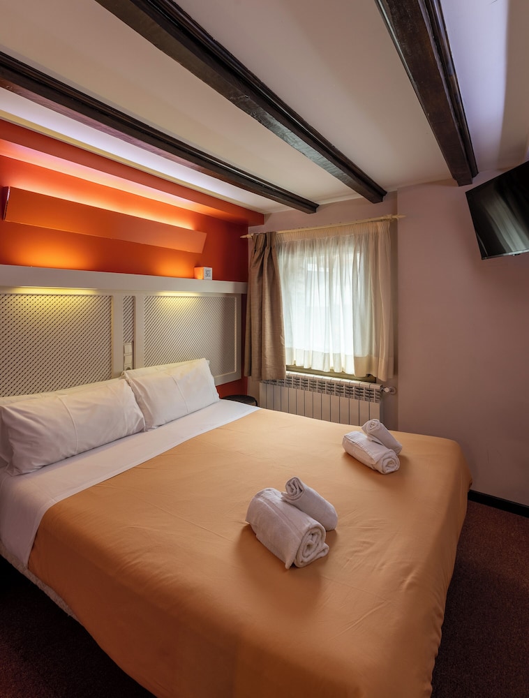 Double Room, 1 Double Bed, Non Smoking, Mountain View
