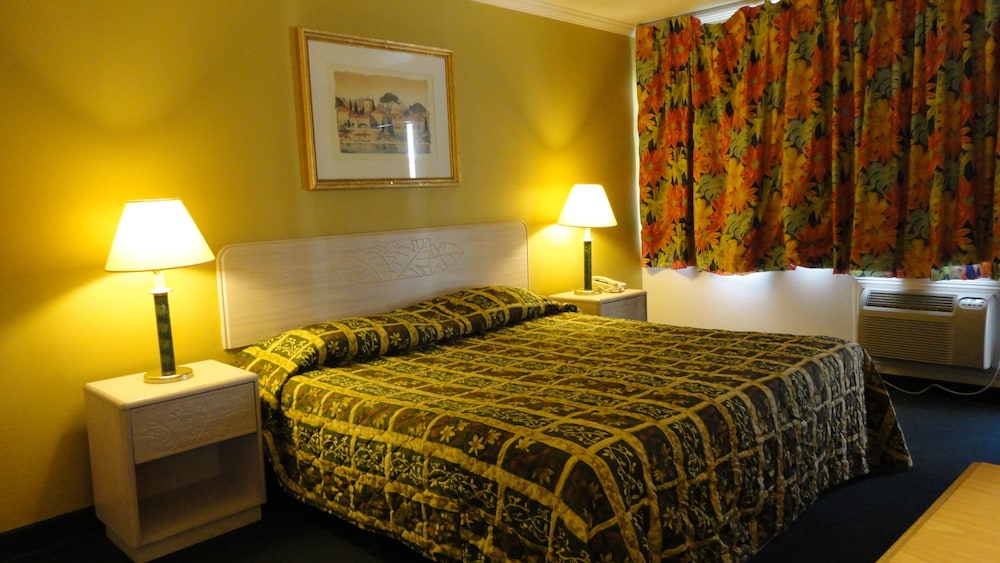 Standard Room, 1 King Bed photo 1
