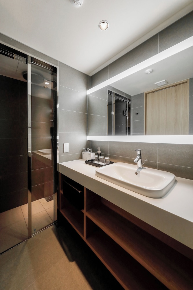 Superior Twin Room, Non Smoking (Up to 3 people aged 6 and above) photo 3