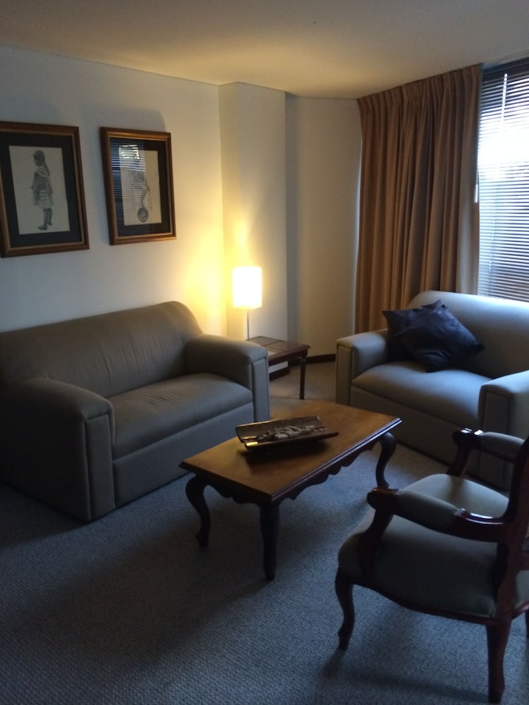 Executive Suite, 1 King Bed, Private Bathroom photo 3