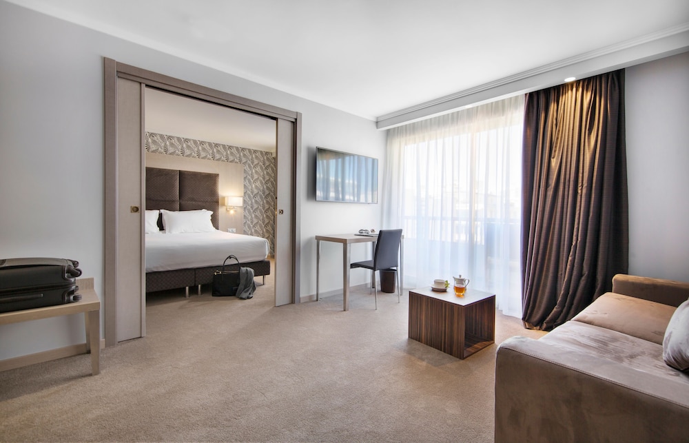 Deluxe Suite, Balcony - Photo 4