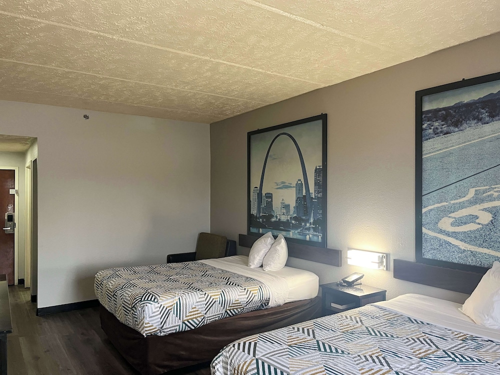 Deluxe Room, 2 Queen Beds, Smoking, Refrigerator & Microwave - Photo 1