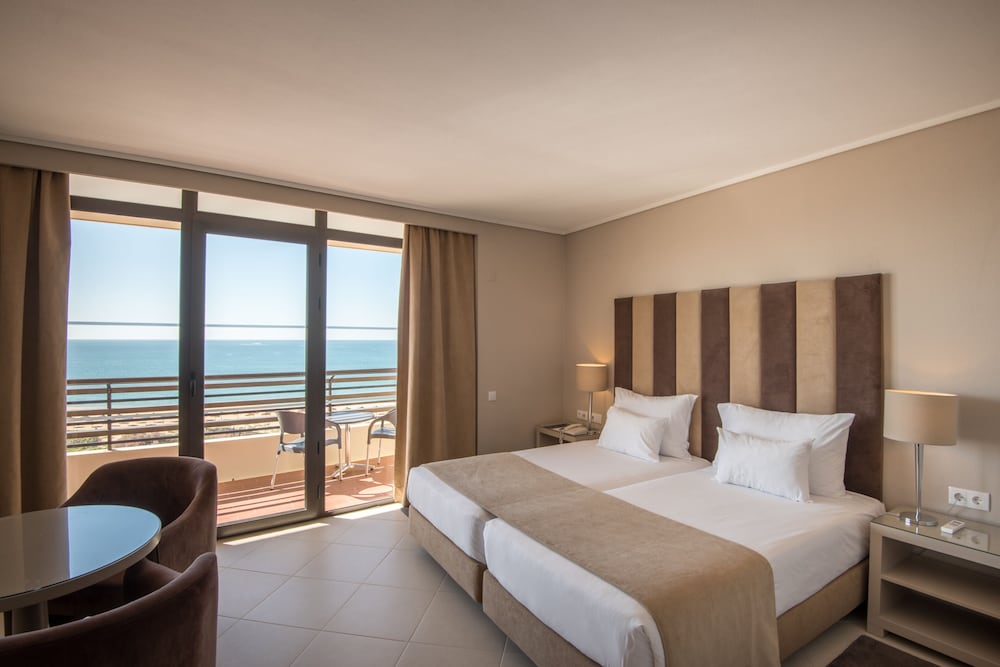 Superior Twin Room, Sea View (2 Adults + 1 Child) - Photo 1