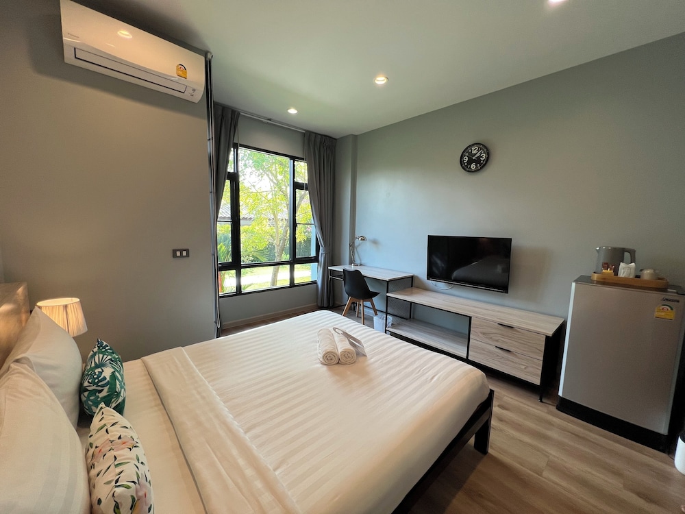 Deluxe Double Room, 1 Queen Bed - Photo 9