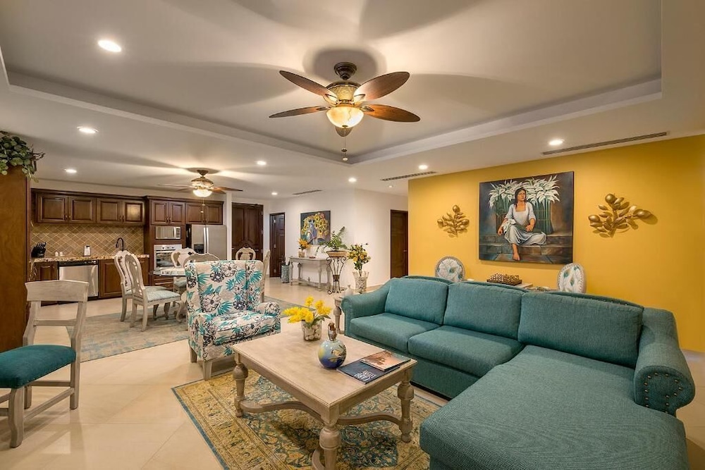 Luxury Condo photo 1