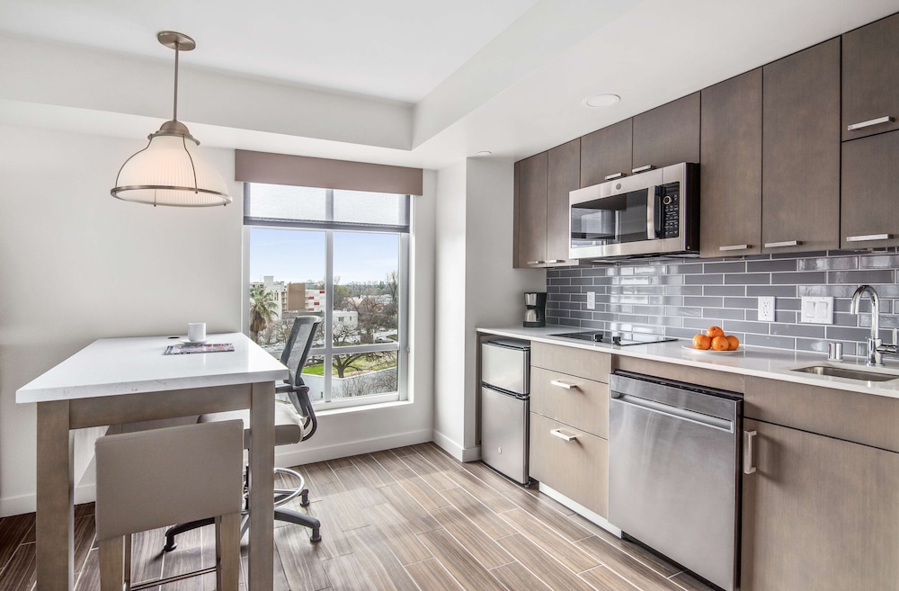 Studio Suite, 1 King Bed, Kitchen (High Floor, Sutters Fort View) - Photo 1
