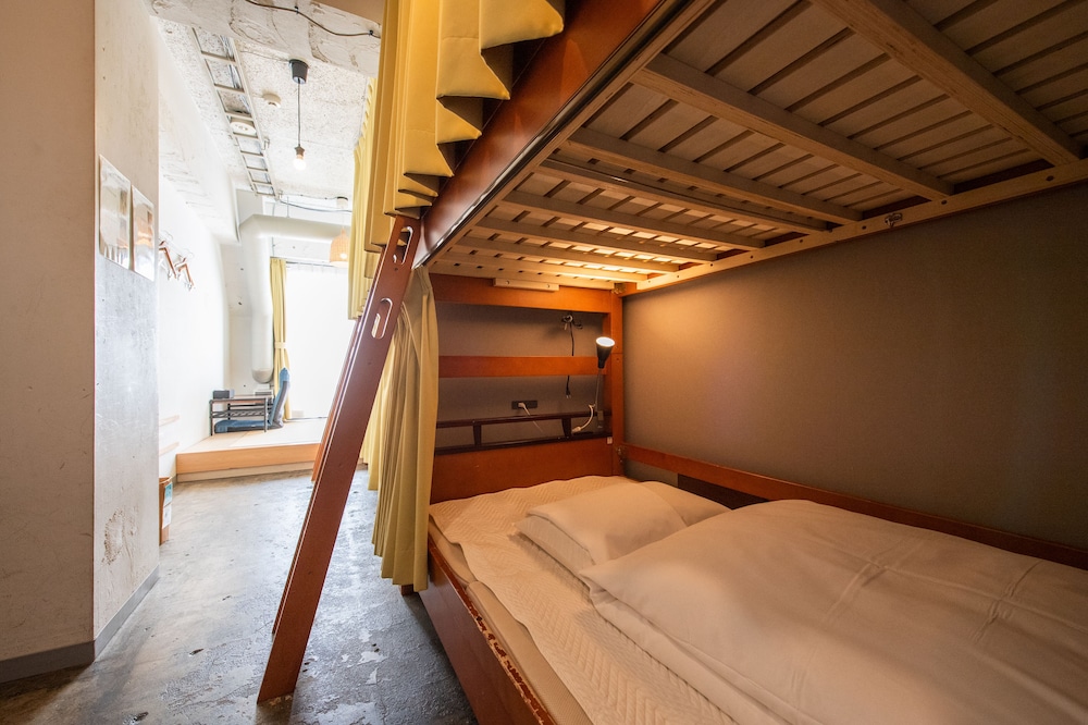 Private Room for 5 photo 3