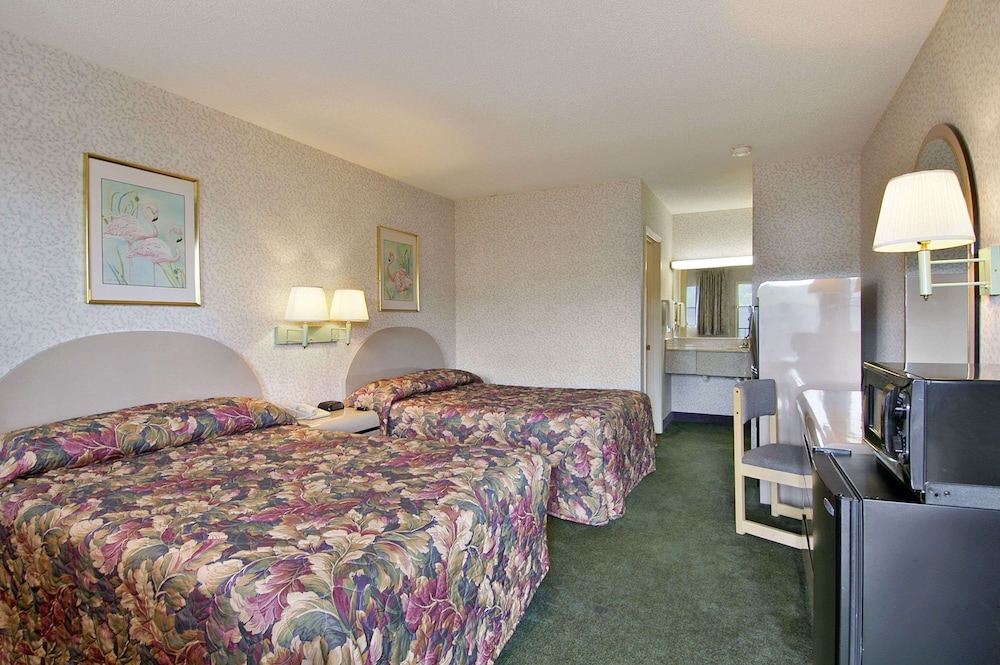 Double Room, 2 Double Beds, Accessible - Photo 1