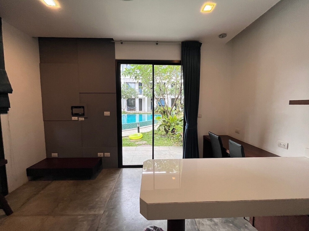 One Bed Suite Room - Photo 4