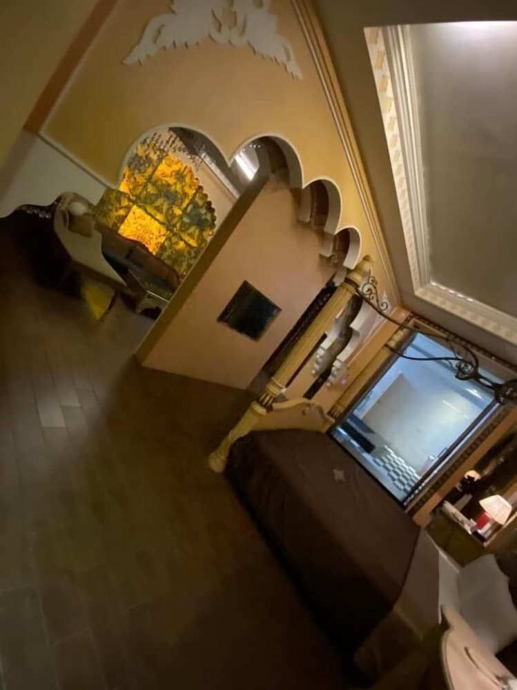 Large Double Room - Photo 3