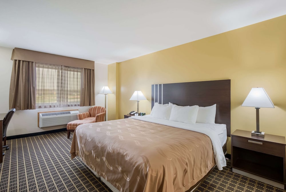 Standard Room, 1 King Bed, Non Smoking photo 1