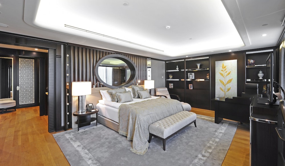Suite, 1 King Bed, Smoking, Club Lounge Access (High Floor) - Photo 5