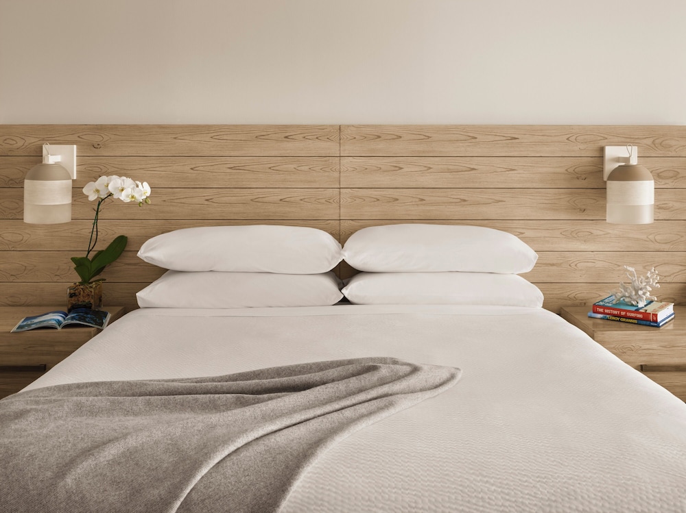 Room, 1 King Bed, Bathtub Grab Bars, Partial Ocean View